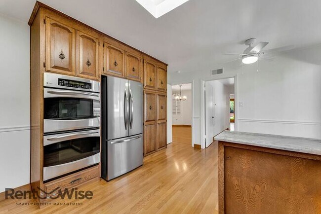 Building Photo - 1534 Whipple Ave