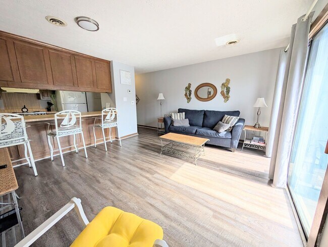 Building Photo - Long Term Rental, Walking Distance to Myrtle Beach!