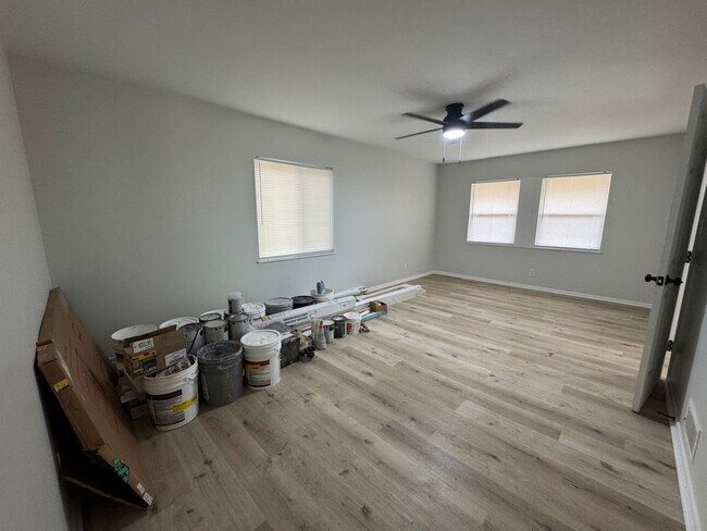 Building Photo - $2,195/month | 4 Bed | 2.5 Bath | 2,046 Sq Ft