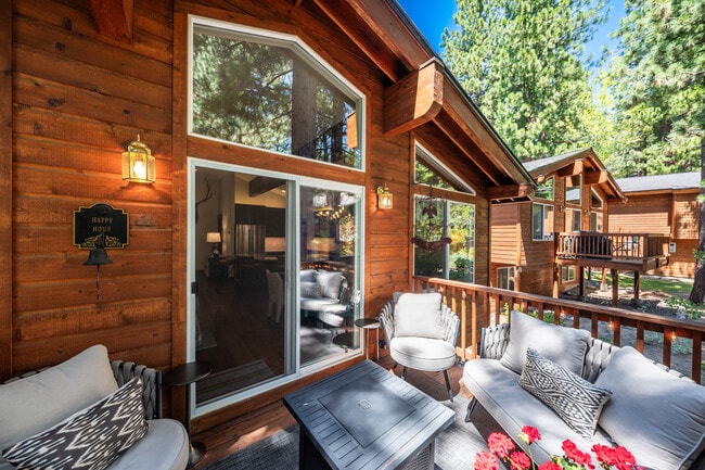 Building Photo - 198 Country Club Dr