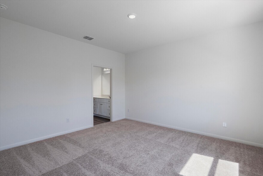 Building Photo - 118 Bluegill Dr