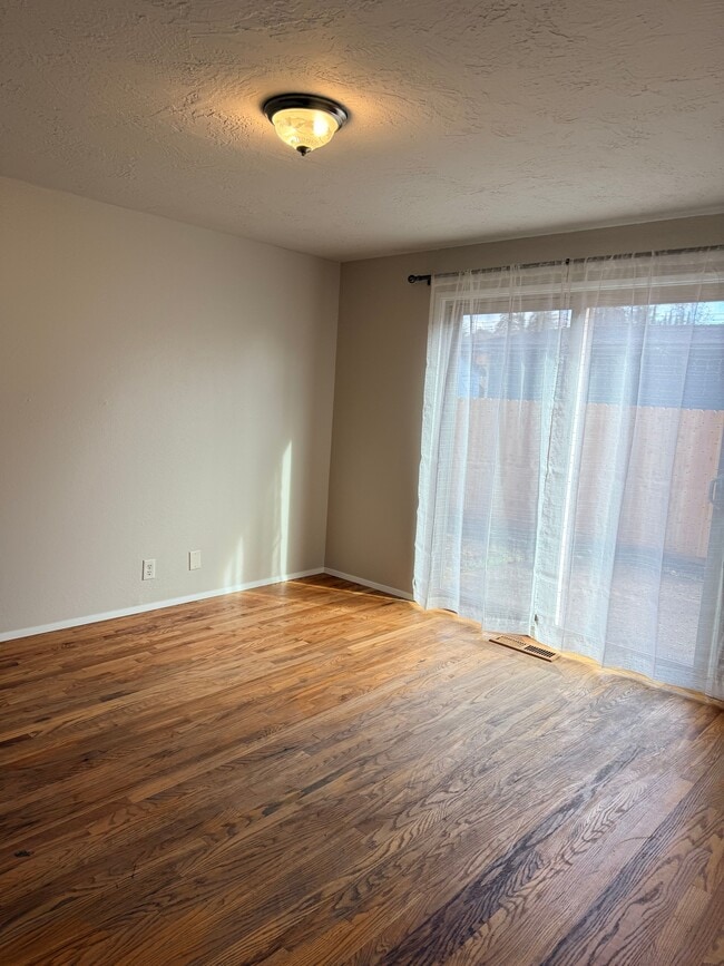 Building Photo - 200 Oregon Terrace