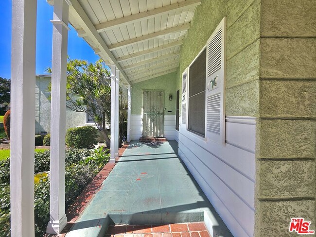 Building Photo - 2211 W 78th Pl