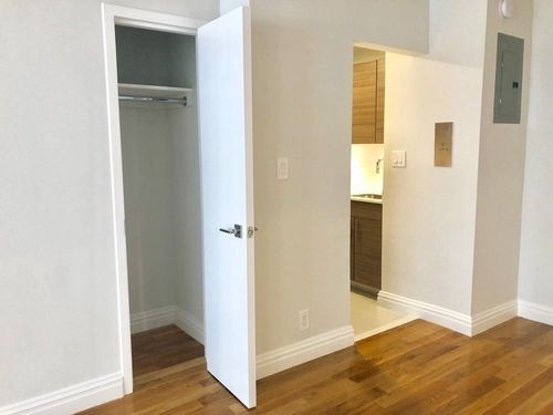 Building Photo - 143 E 33rd St