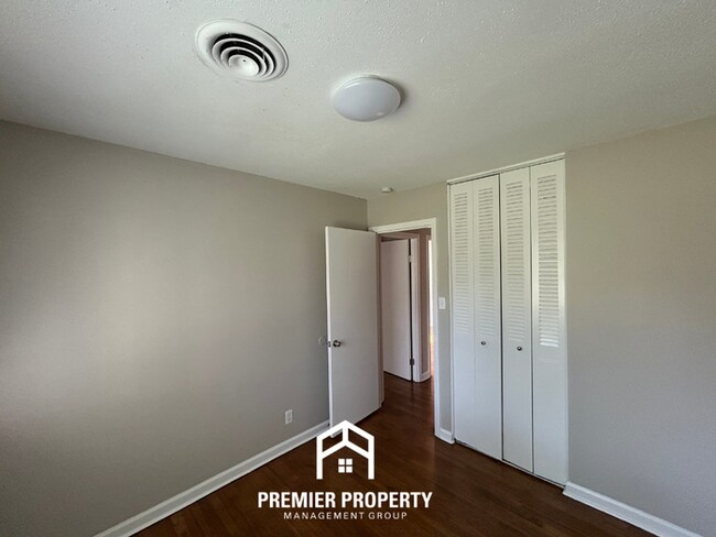 Building Photo - Charming 3BR Southaven Home | Brick Fireplace, 2-Car Garage & Fenced Yard