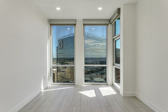 Building Photo - 500 Throckmorton St