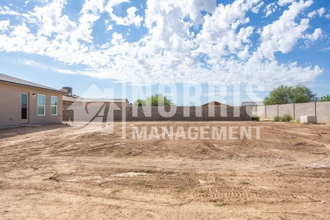 Building Photo - NEW Home Located Near the Golf Course