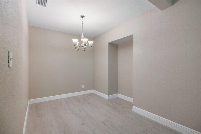 Building Photo - 807 S 12th St