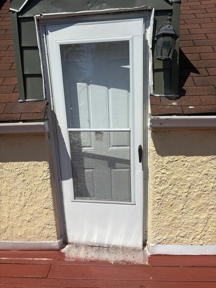 Building Photo - 1208 Daniels Ave