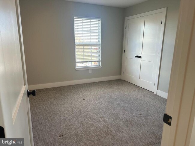 Building Photo - 9 Wagon Wheel Rd