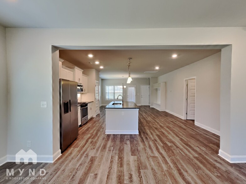 Building Photo - 112 Sartain St