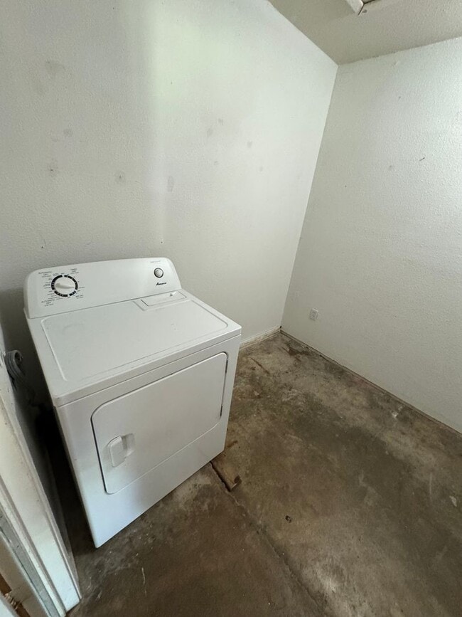 Building Photo - 3/1.5 Brick Home in West Lampasas