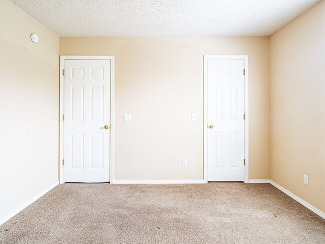 Building Photo - 306 Parkcrest Dr