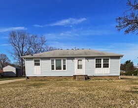 Building Photo - 3 BR Ranch with spacious yard in Greensboro!