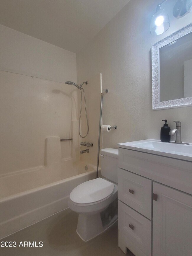 Building Photo - 506 E Southern Ave