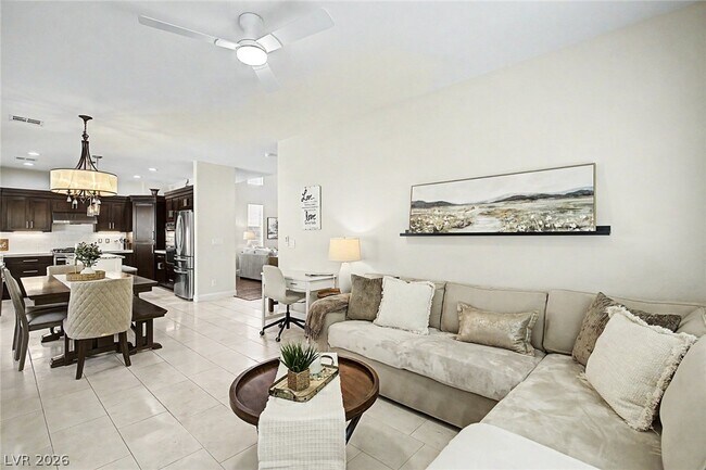 Building Photo - 2025 Shining Feather Ln