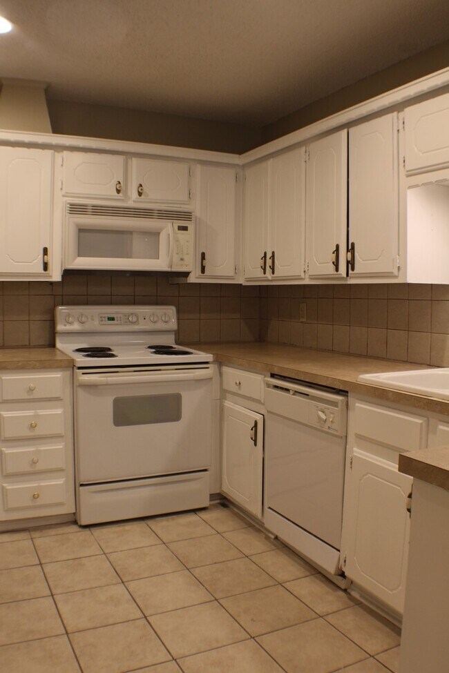 Building Photo - Sapulpa Duplexes-1819-21