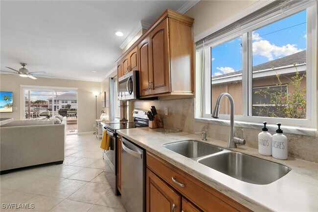 Building Photo - 3830 SE 12th Ave