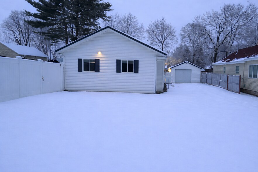 Building Photo - 325 Richfield St