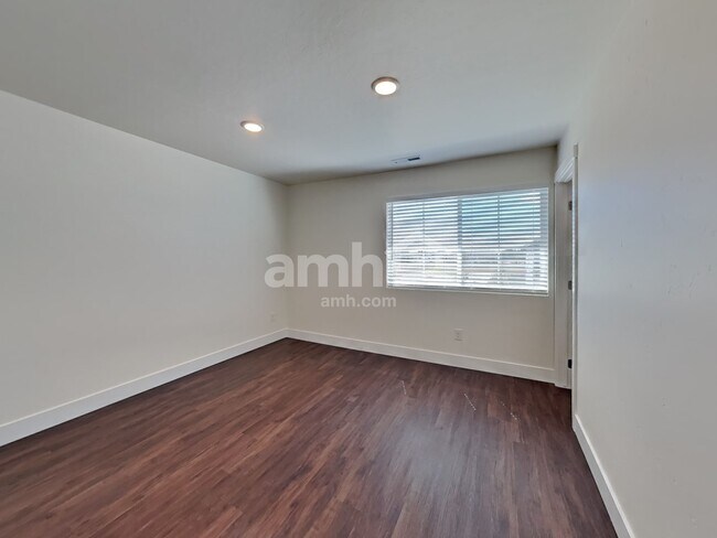 Building Photo - 1400 Alderleaf Ave