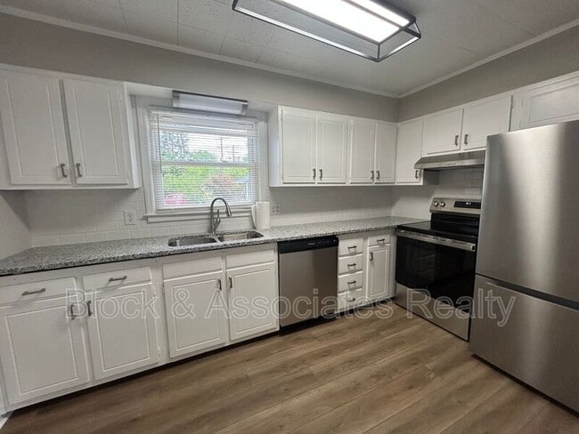 Building Photo - 735 W Mountain St