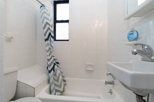 Building Photo - 334 E 96th St