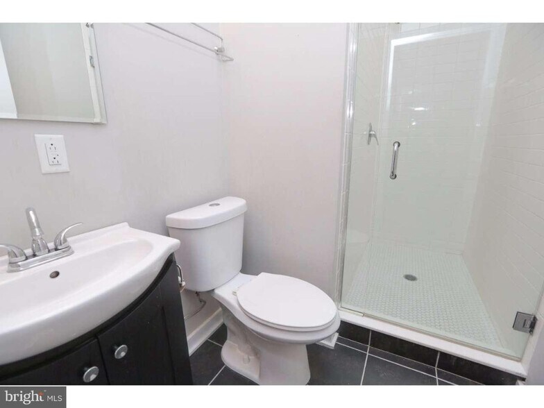 Building Photo - 2006 Walnut St