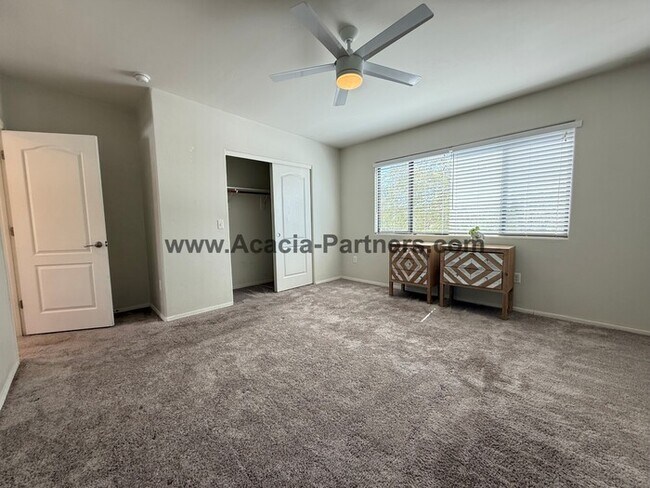 Building Photo - Spacious Three Bedroom Home