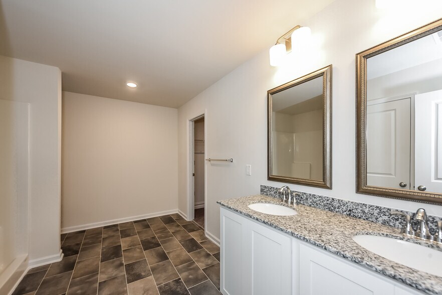 Building Photo - 131 King Buck Dr