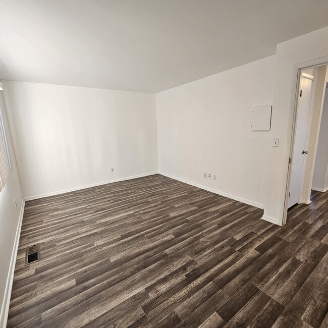 Building Photo - Completely Remodeled 1 Bedroom Condo in Warren – Private Basement Laundry + Storage Room!