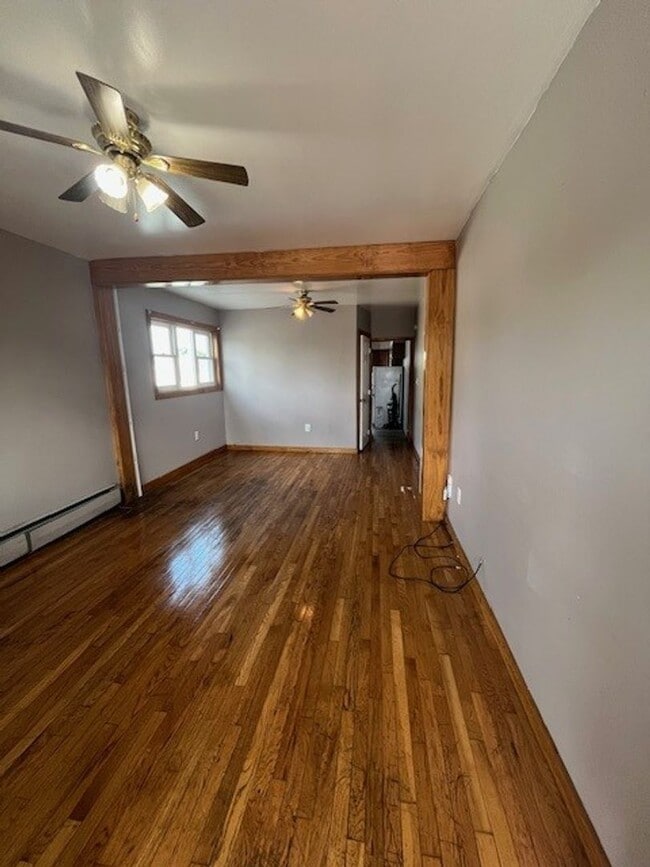 Building Photo - 3 bedroom 1.5 bathroom