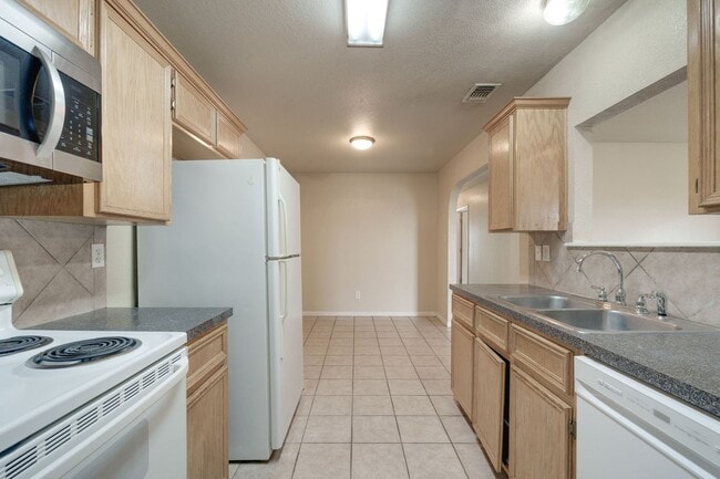 Building Photo - 3606 Dustin Ct