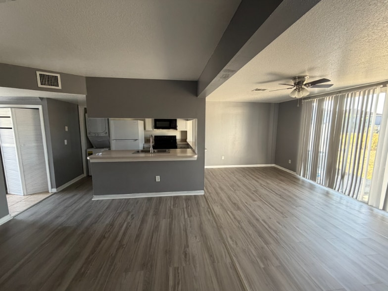 Building Photo - 363 Caribbean Dr