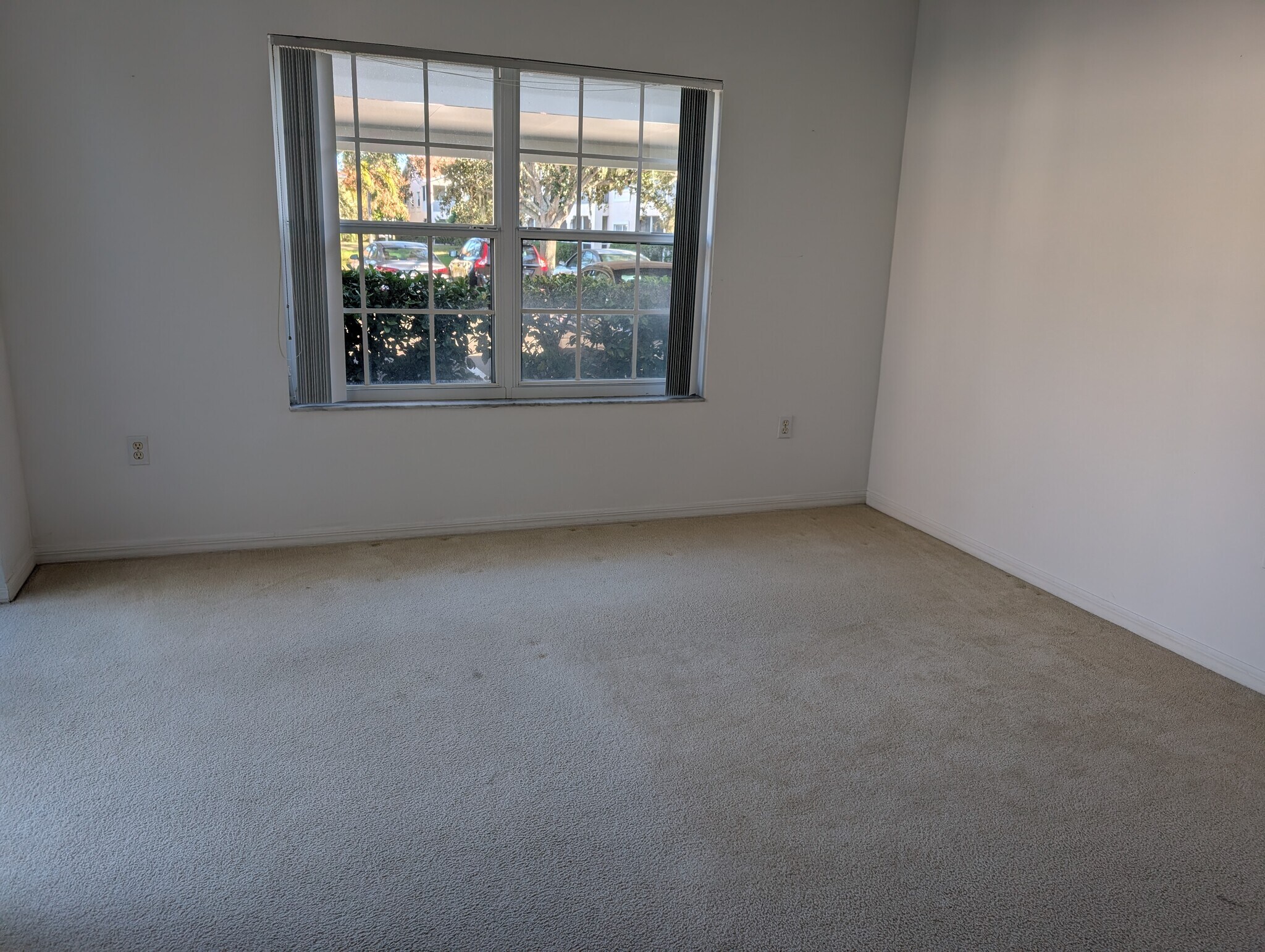 Building Photo - 4202 Central Sarasota Pky