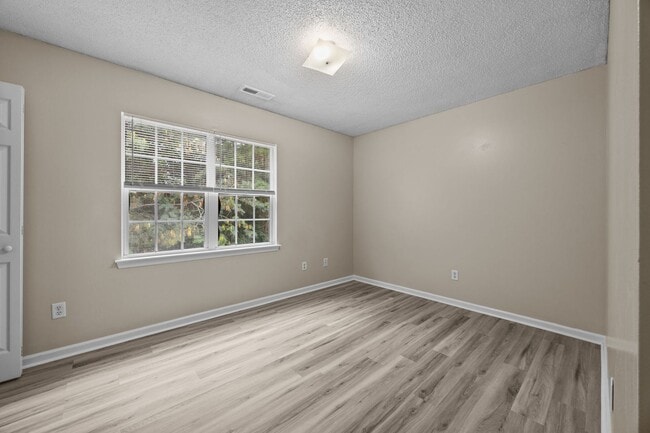 Building Photo - Welcome to Hunters Creek!