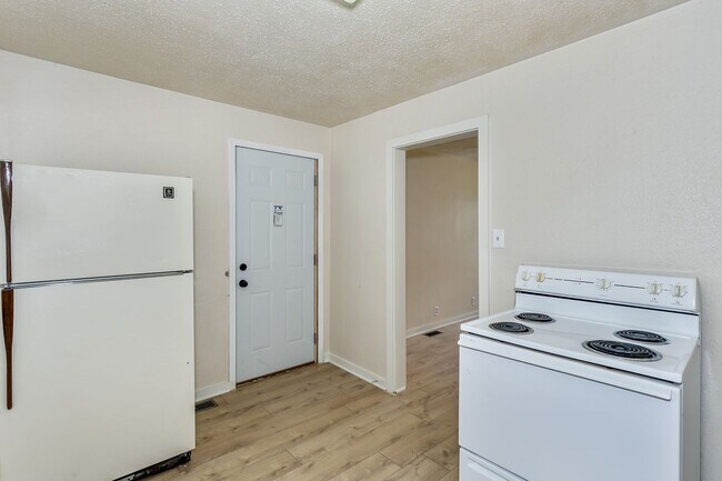 Building Photo - 1802 N Market St