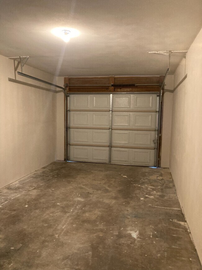 Building Photo - 707 Plankway Dr