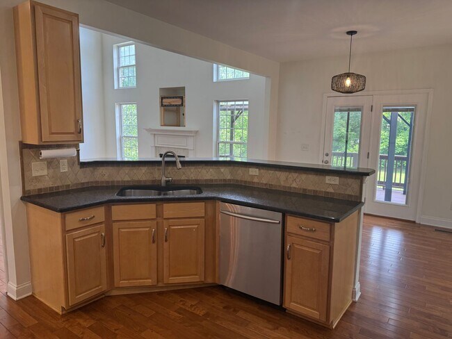 Building Photo - Brentwood 4BR Home