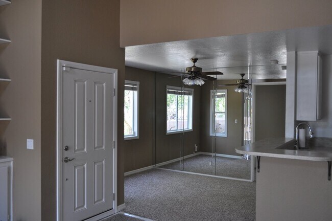 Building Photo - Charming 2-Bedroom Upper Unit Condo with Community Amenities in Newhall!