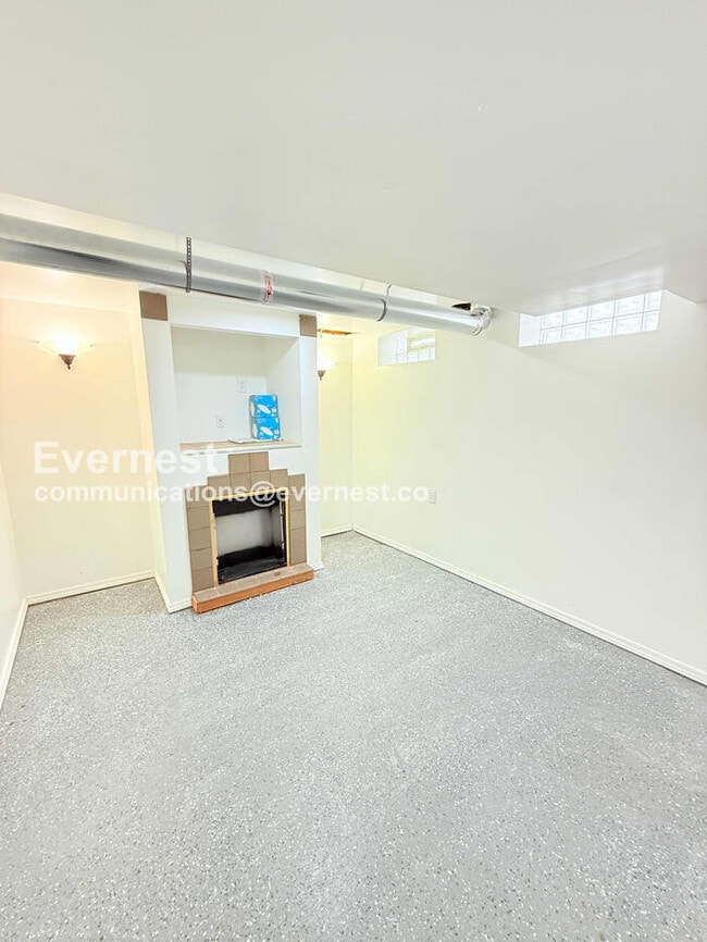 Building Photo - 3 Bed/1 Bath Home with Modern Amenities / Pet-Friendly / Vouchers Accepted / Available Now!