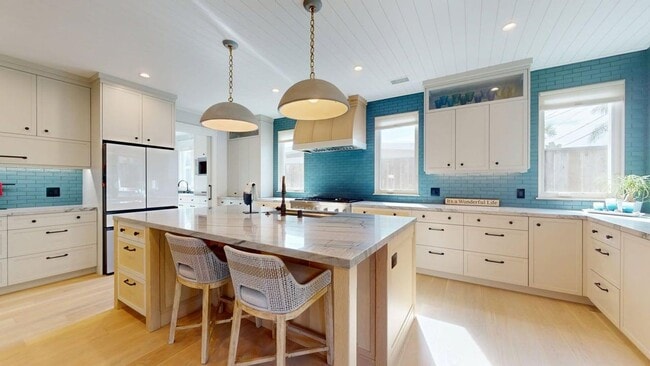 Building Photo - Beautifully Designed Country Club Home Offered July and August 2026