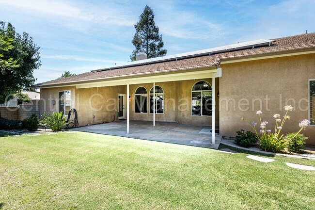Building Photo - 3 Bedroom + Office, 2 Bath Home with Solar...