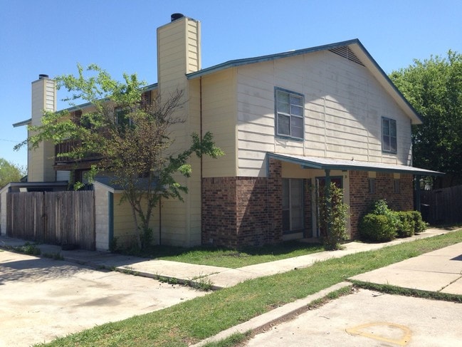 Building Photo - 3706 Charolais Dr