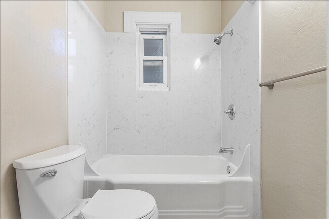 Building Photo - 2149 Santa Clara Ave