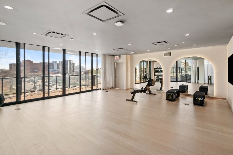 Building Photo - 510 S Damen Ave