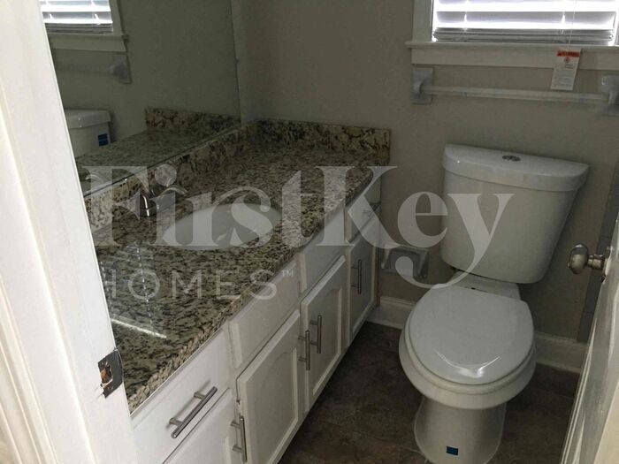 Building Photo - 4884 Walden Glen St