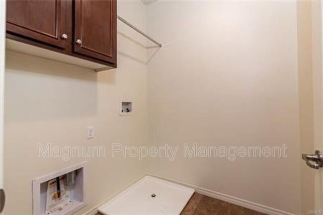 Building Photo - 40347 Calle Real