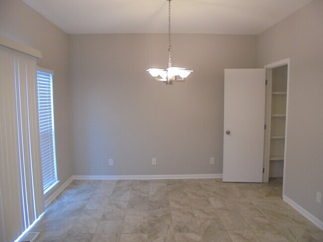 Building Photo - 1847 Grandview Pl