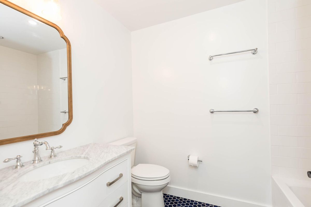 Building Photo - 539 Portsmouth Ave