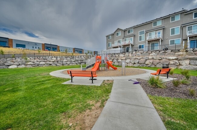 Building Photo - 16087 S Truss Dr